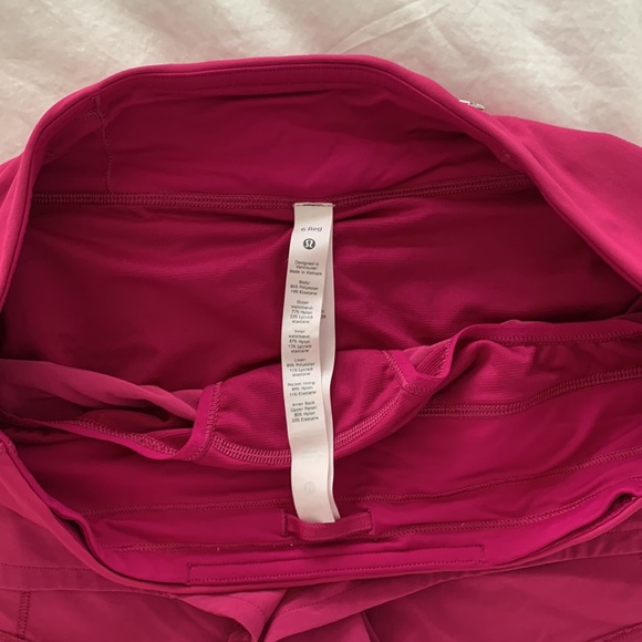 LULULEMON RARE PINK COLORED SPEED UP SHORTS. SZ 6 and 2.5in - Picture 4 of 4